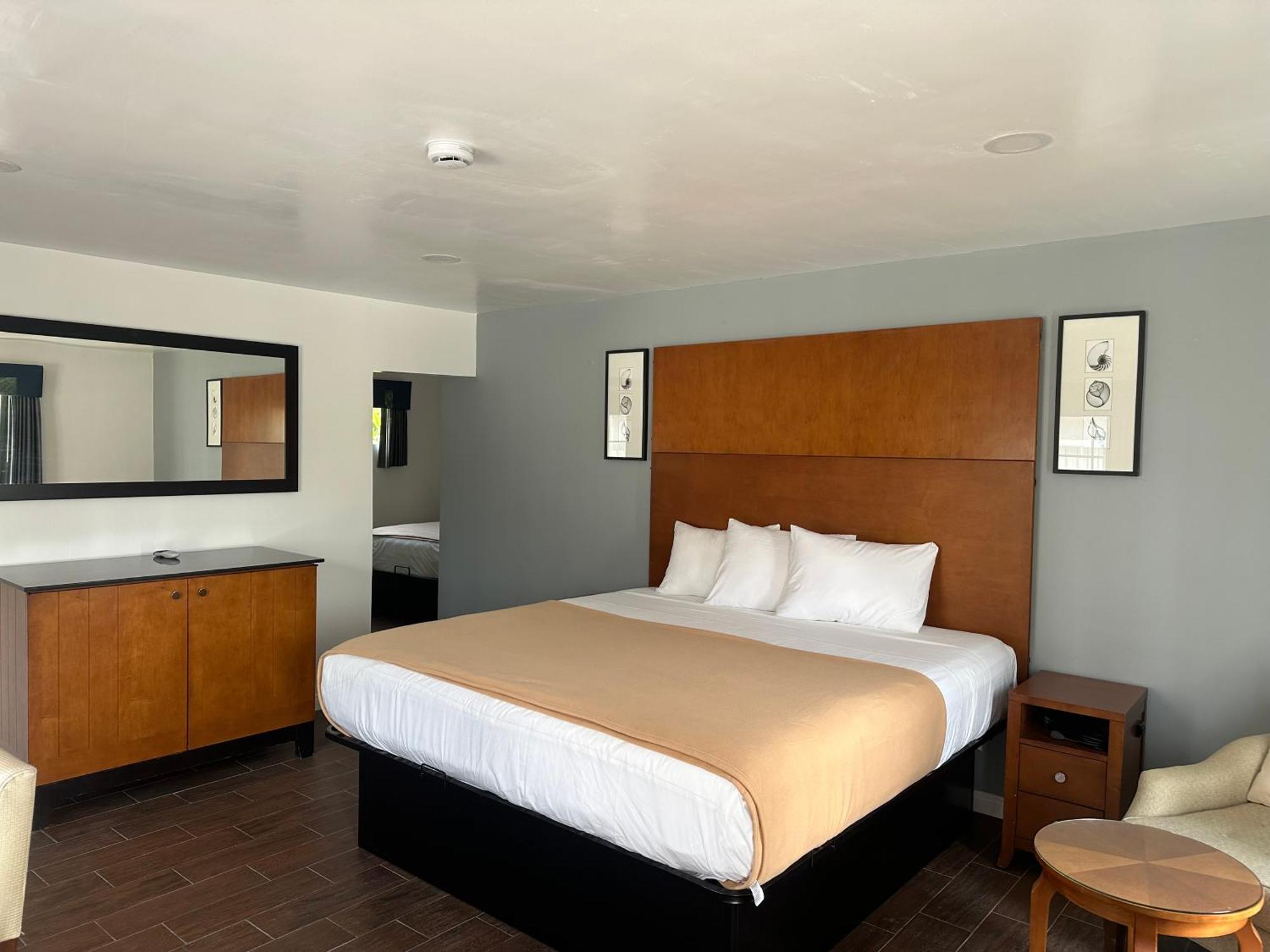 Oceanside Inn & Suites Екстер'єр фото