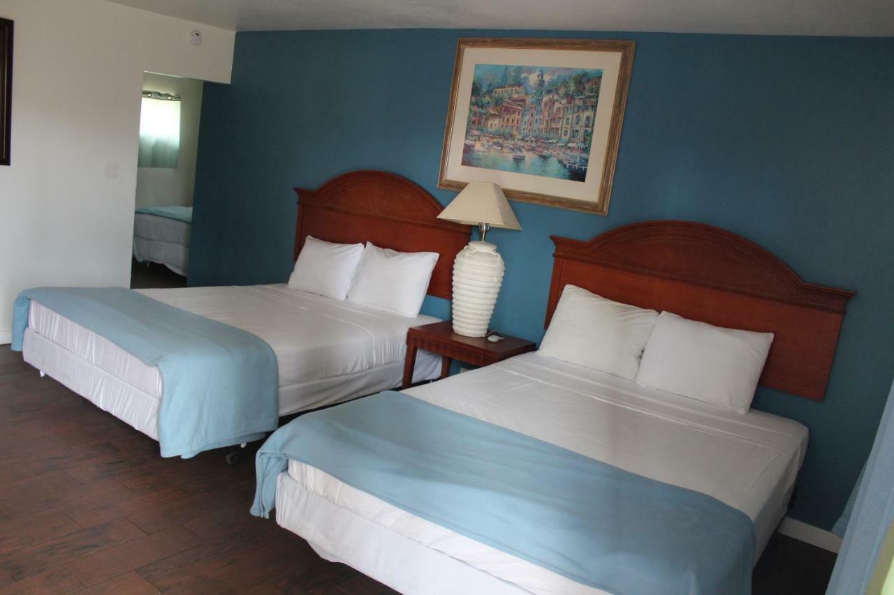 Oceanside Inn & Suites Екстер'єр фото