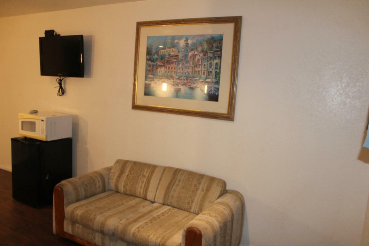 Oceanside Inn & Suites Екстер'єр фото