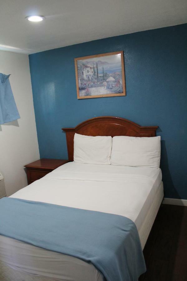 Oceanside Inn & Suites Екстер'єр фото
